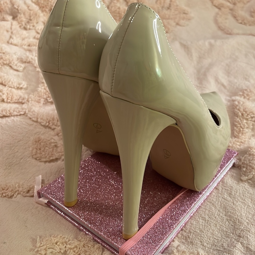 Sexy Beige heels - Picture 2 of 9